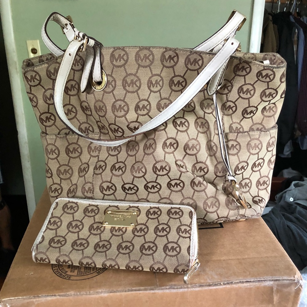 ***SOLD*** MK Tan/White logo Purse & Wallet